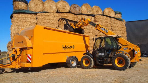 Image sur Pailleuse gros volume pour bottes cubiques
